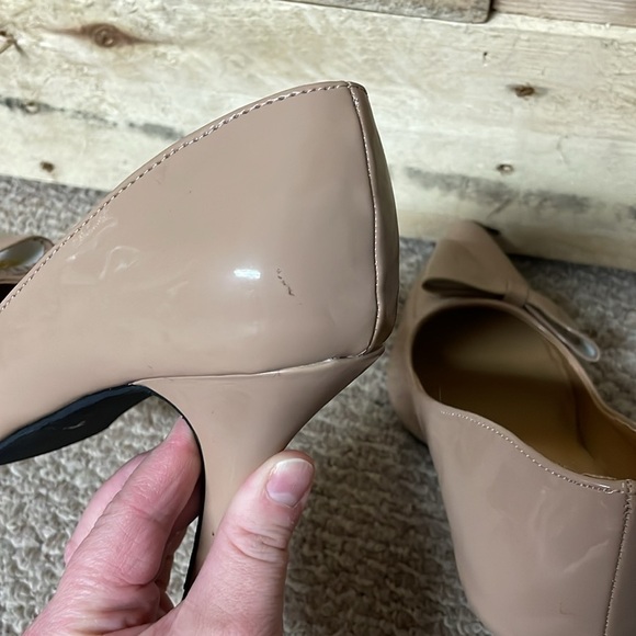 Charming Charlie size 10 4” tan heel with bow detail - Picture 6 of 7